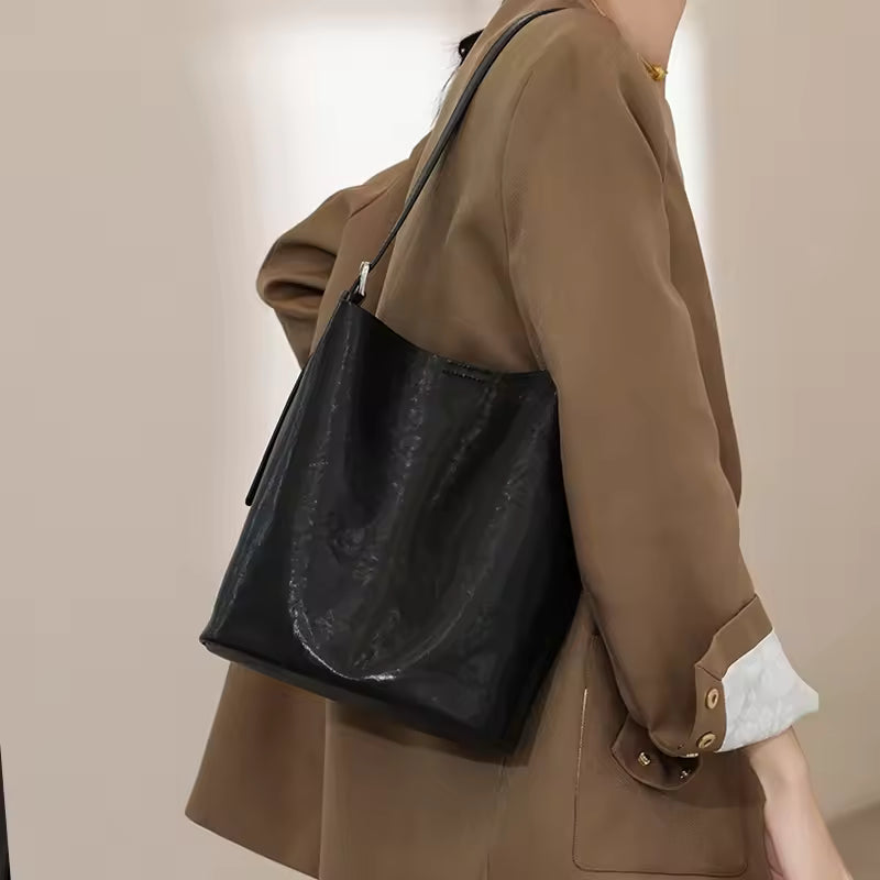 Retro Genuine Cowhide 2025 New Leather Shoulder Bag Tote Bag for Women Fashion Bucket Bag Capacity Crossbody Bag Summer Bag