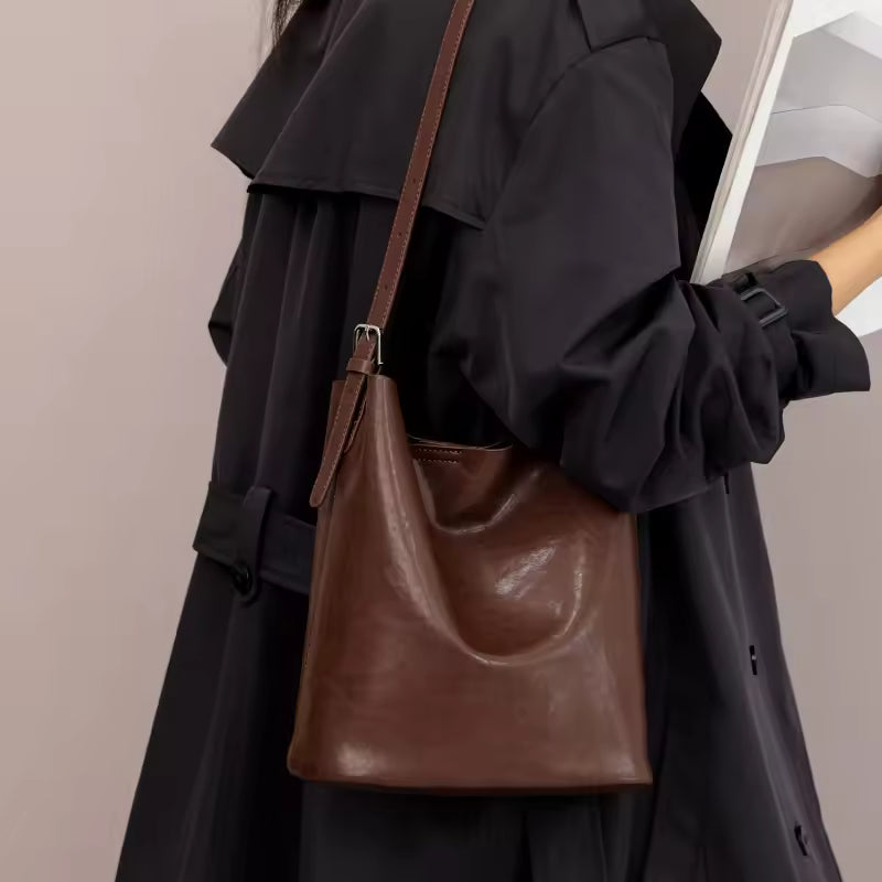 Retro Genuine Cowhide 2025 New Leather Shoulder Bag Tote Bag for Women Fashion Bucket Bag Capacity Crossbody Bag Summer Bag